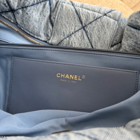 Chanel Washed Denim Bow Bag Zipper Tote Fall Winter 2025/2026 - Picture 8 of 15